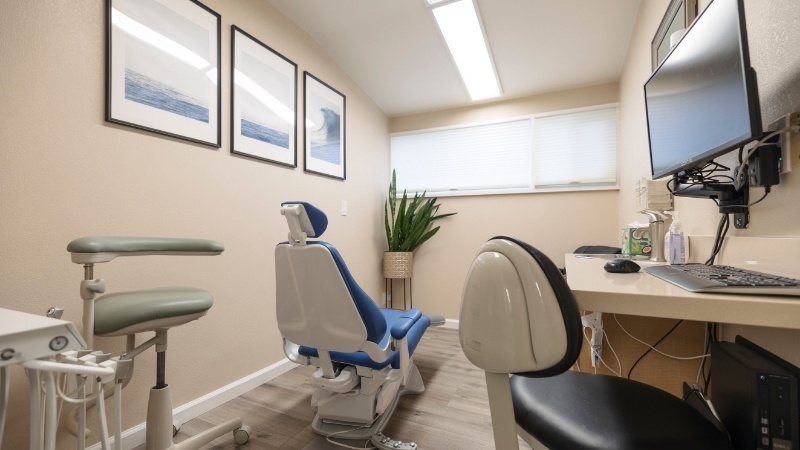 Dental treatment room with dental chair